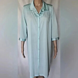 Vanity Fair NWT silky old world vintage blue role size Medium